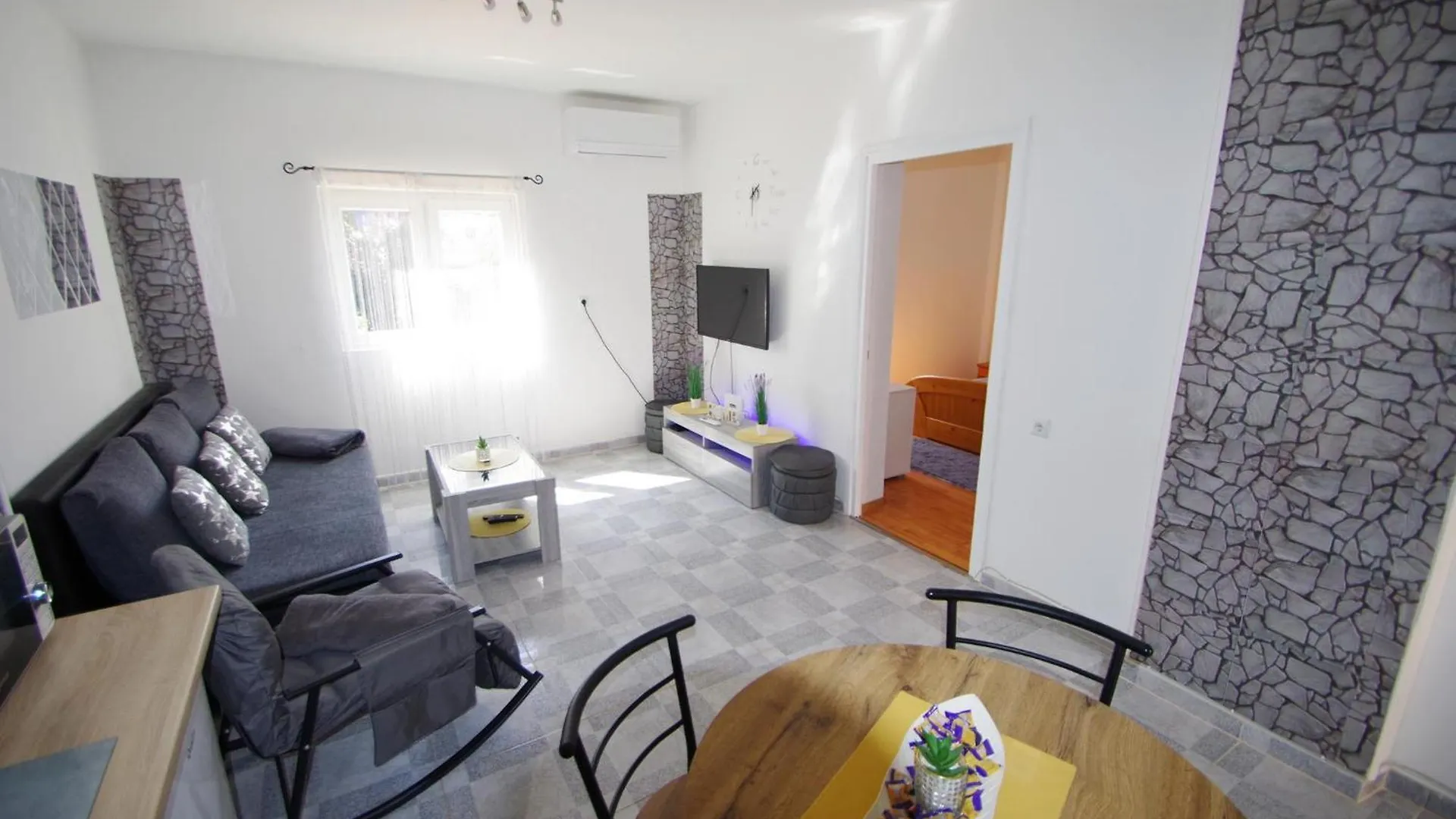 Holiday Apartment Marija Near Pula Center